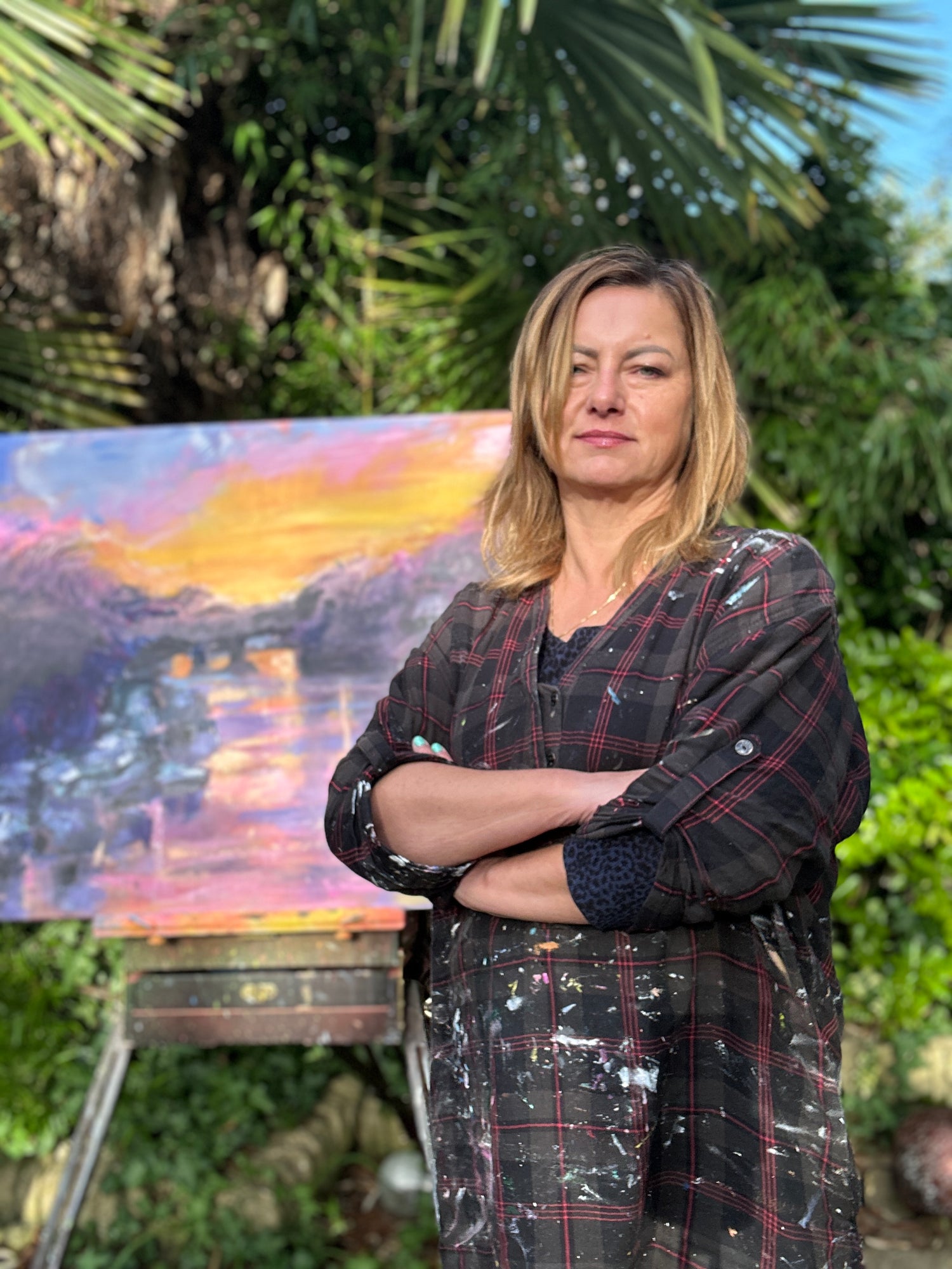 Abstract painter based in London, joyful and vibrant art